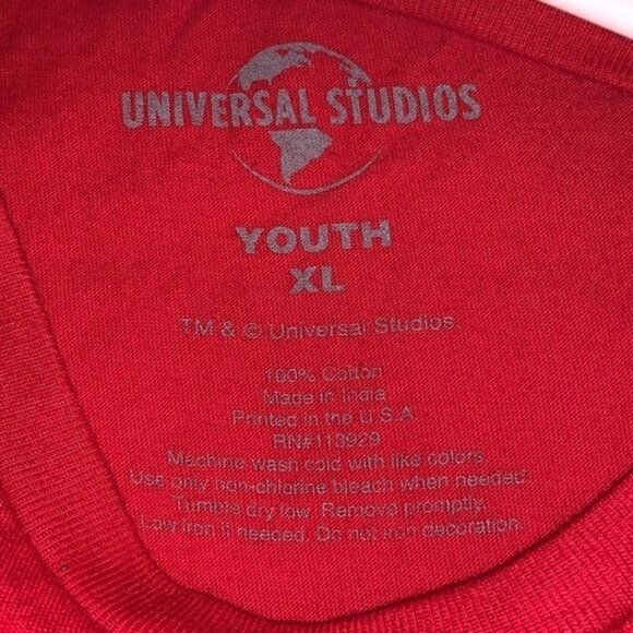 Universal Studios Happy Holidays Youth XL Red T-Shirt - Picture 2 of 7
